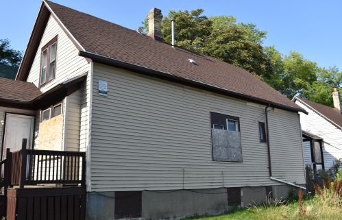 3069 6th St, Milwaukee, WI 53215-3928