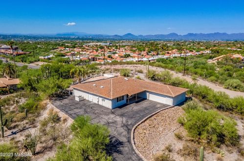 5860 Swan Rd, Tucson AZ 85718-5433 exterior