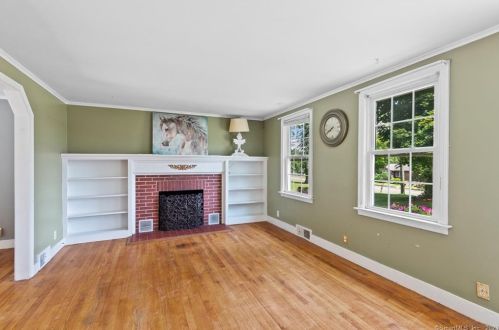 971 Farms Rd, Wallingford CT 06492-1807 exterior