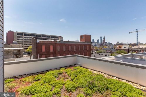 307 Green St, Philadelphia PA 19130-3914 exterior