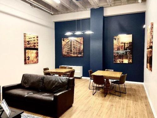 1645 Ogden Ave, Chicago IL  60612-4199 exterior