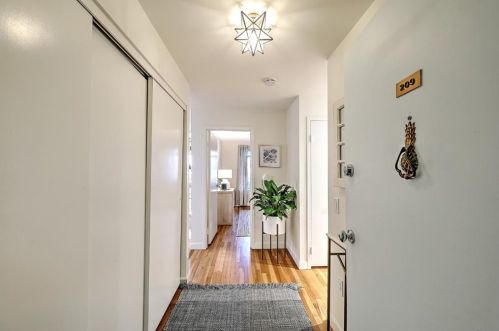 401 Bellevue Ave, Middletown, RI 02840-6916