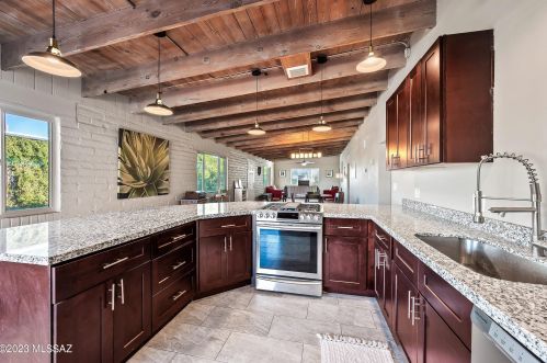 2421 Eastland St, Tucson AZ 85716-5723 exterior