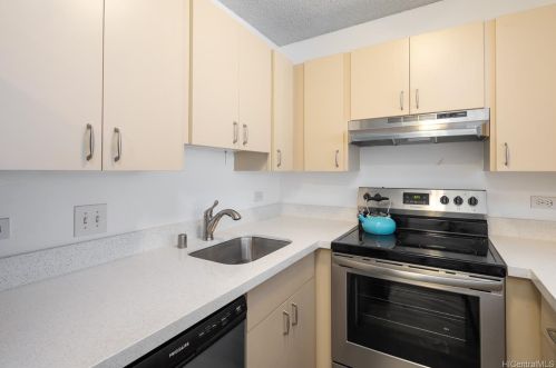 1925 Kalakaua Ave, Honolulu HI  96815-1827 exterior