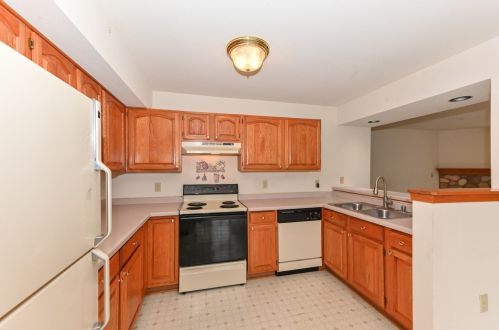 4935 Maple Leaf Cir, Milwaukee WI 53220-2780 exterior