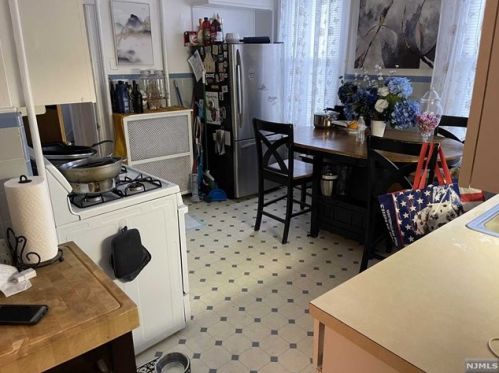 55 Clinton Pl, East Rutherford NJ 07073-1323 exterior