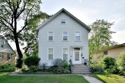 140 Evergreen Ave, Elmhurst, IL 60126-2611