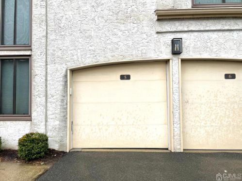 5 Nicole Ter, Edison NJ 08820-4044 exterior