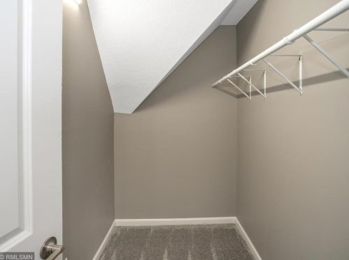 896 6 St, Saint Paul MN 55106-4503 exterior