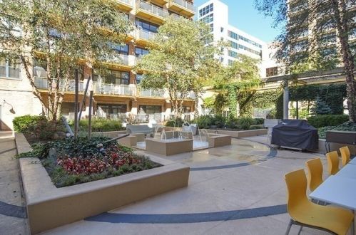 1910 Indiana Ave, Chicago IL 60616-4329 exterior