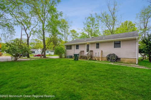 14 Roosevelt Ave, Morganville NJ 07751-9724 exterior