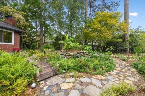 3904 Gladney Dr, Atlanta GA  30340-4618 exterior