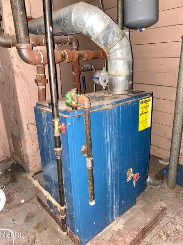 313 Larch Ave, Meskegon MI 49441-2417 exterior