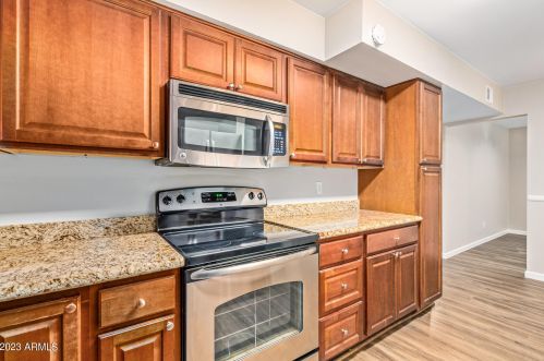 9040 40 Dr, Phoenix AZ 85019-2013 exterior