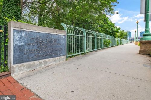 1030 31st St, Washington DC  20007-4405 exterior