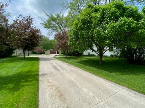 1248 Fleetwood Dr, Manitowoc, WI 54220-2316