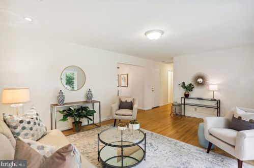 218 Forest Ave, Rockville MD 20850-1820 exterior