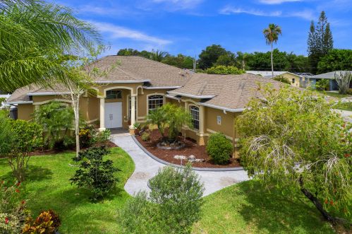 561 Sagamore Ter, Fort Pierce, FL 34983-1107