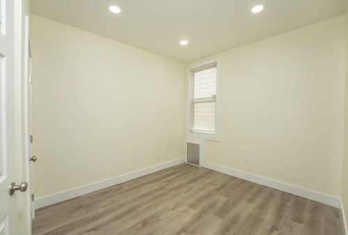 27 St, Union City NJ 07086-7203 exterior