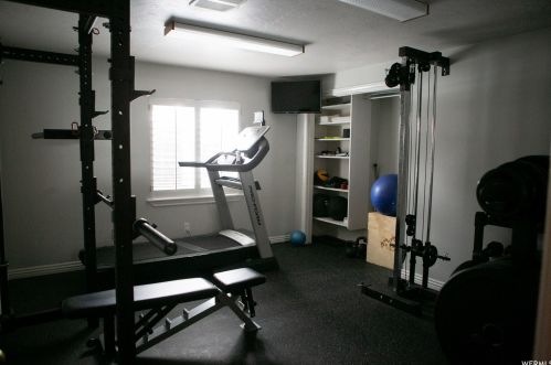 8967 Cobble Canyon Ln, Sandy UT 84093-3813 exterior