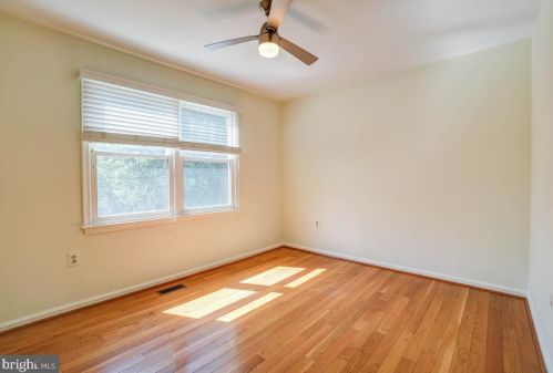 10135 Crestberry Pl, Bethesda MD 20817-1266 exterior