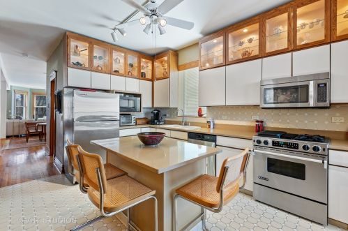 3822 Seeley Ave, Chicago IL 60645-5511 exterior