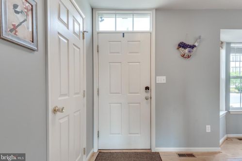 105 Knollwood Dr, Lancaster PA 17601-5613 exterior