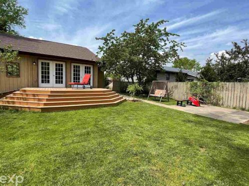 327 Cass St, Standish MI 48658-9229 exterior