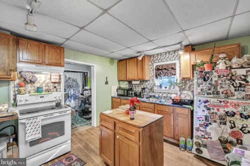 567 Peacock St, Primrose, PA 17901-1004