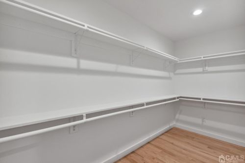 13 Albany St, Edison NJ  08837-3223 exterior