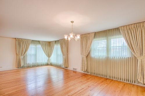 4668 Devon Ave, Chicago IL 60712-4420 exterior