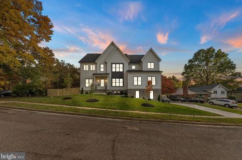 1327 Mayflower Dr, Mc Lean VA 22101-3405 exterior