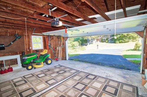 11 Pne St, Seymour CT 06478-1412 exterior