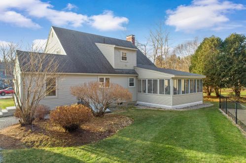 41 Heather Ln, Concord, NH 03301-2658