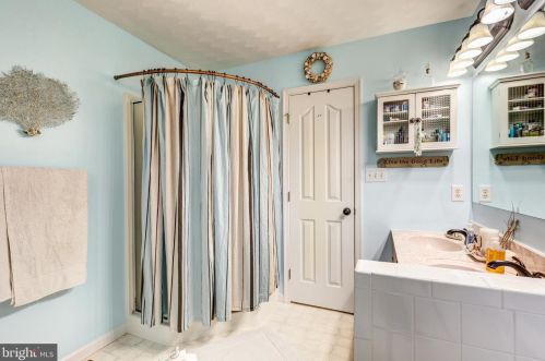 100 Columbus Ave, Littlestown PA 17340-1569 exterior