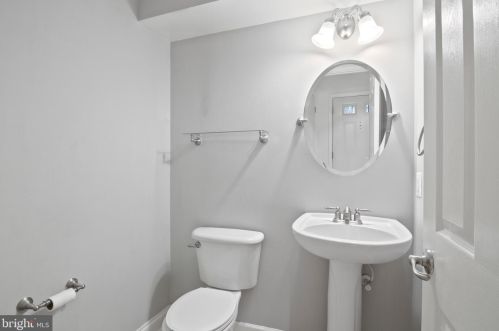 108 56th Pl, Washington, DC 20019-6570