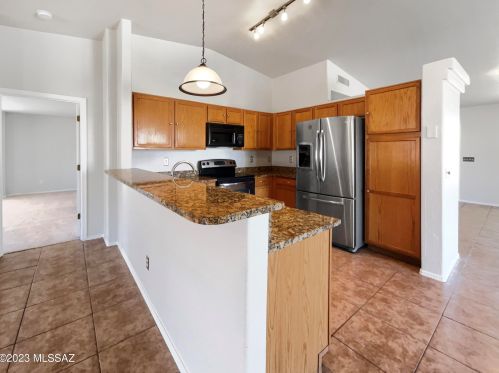 10195 Rainbow Meadow Dr, Tucson AZ  85747-5504 exterior