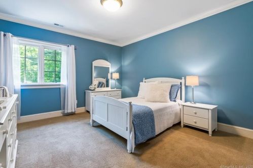 2 Thatcher Ter, Farmington CT 06032-1566 exterior