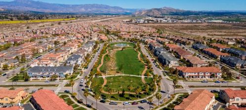 3204 Lisbon Ln, Oxnard CA 93036-7623 exterior