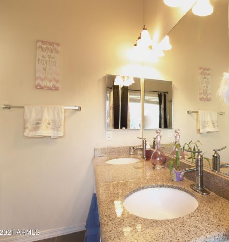 711 Los Arboles Ct, Chandler AZ 85225-0948 exterior