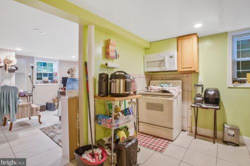 12115 Valleywood Dr, Silver Spring MD 20902-2239 exterior