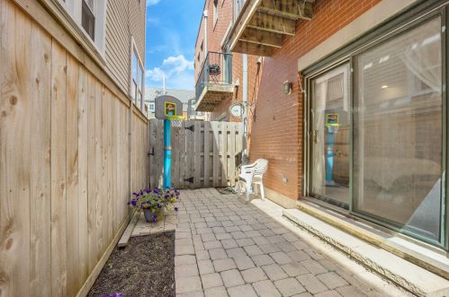 1905 Grace St, Chicago IL 60613-2901 exterior