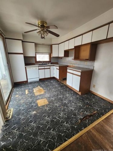 5 Evergreen Pl, North Haven, CT 06473-1106