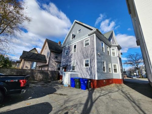 660 Smith St, Providence, RI 02908-4327