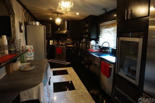 1610 Oak Tree Rd, Iselin NJ 08830-1540 exterior