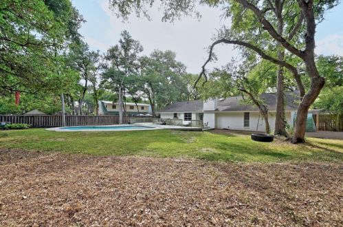 9002 Collingwood Dr, Austin TX 78748-5209 exterior