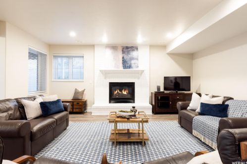 9093 Cyn Gate Cir, Sandy UT 84093-3807 exterior