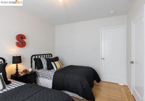 1424 Harmon St, Berkeley CA 94703-2725 exterior