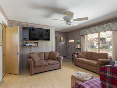 2565 Hunt Club Cir, Milwaukee WI 53209-1867 exterior