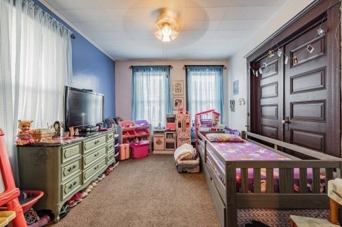 8 Maple St, Chicopee MA 01020-2626 exterior